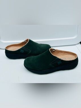 Fitflop Men's Dark Green Suede Slip-On Clogs